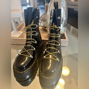NEW Dr. Martens Ghilana Max Distressed Patent Leather Platform Zip Up Boots Sz 9